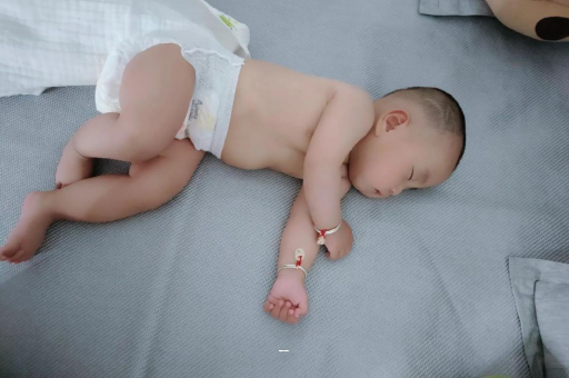 吐鲁番宝宝突然很多眼屎